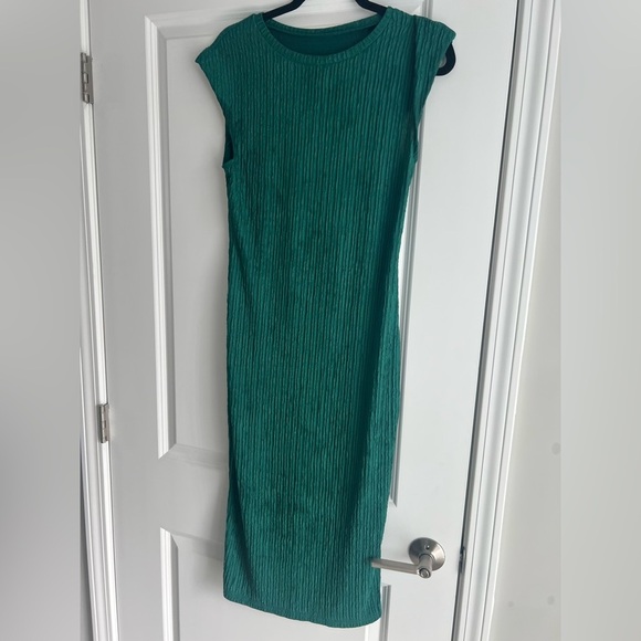 Frenchy Summer Leisure Side Split Slim Bodycon Dress - Picture 3 of 4